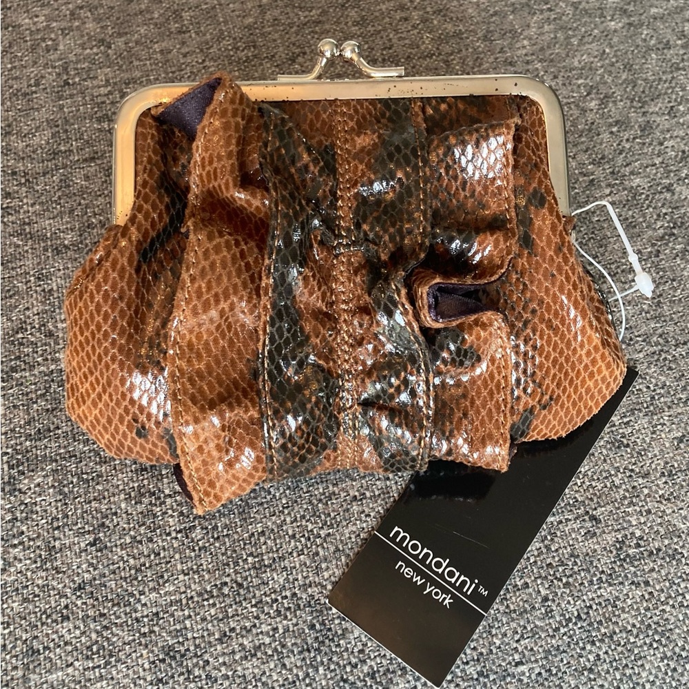 Brown Snakeskin embossed kiss latch Coin Purse Clutch. Vintage style! BNWT